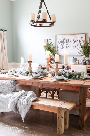Pretty neutral thanksgiving tablescape perfect for the coastal hostess